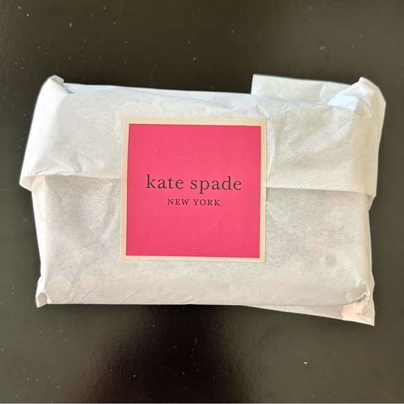 Hello Kitty And Friends x Kate Spade Medium Bifold Wallet Limited Edition - Picture 17 of 17